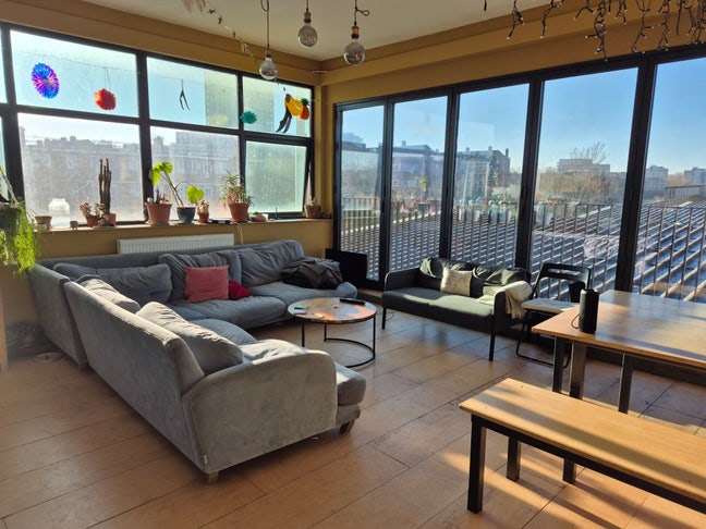 Room Available In Sunny Communal Warehouse Main Photo