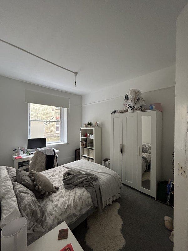 Good size double right by vauxhall station Main Photo