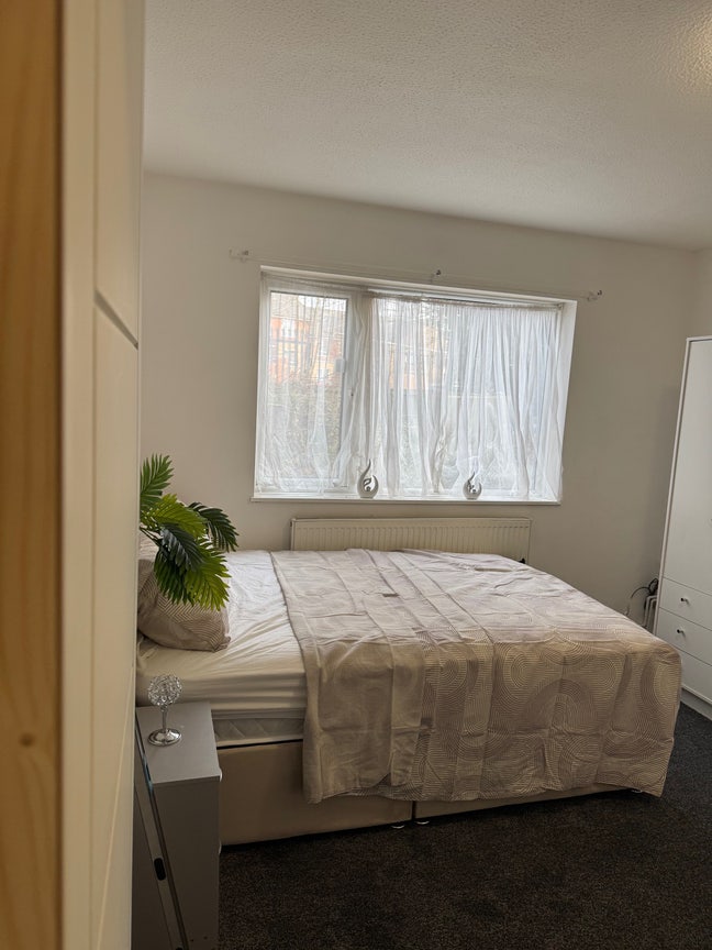 4 Bed, End Terrace House, Casper Court, NG5 Main Photo