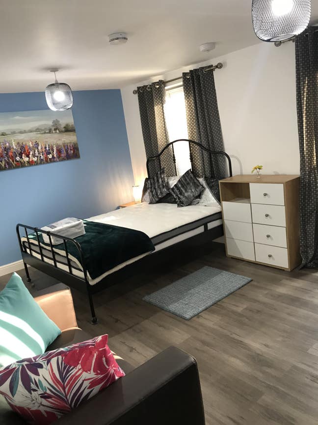 PE7 8GH - Large Double - Ensuite Room/Kitchnette Main Photo