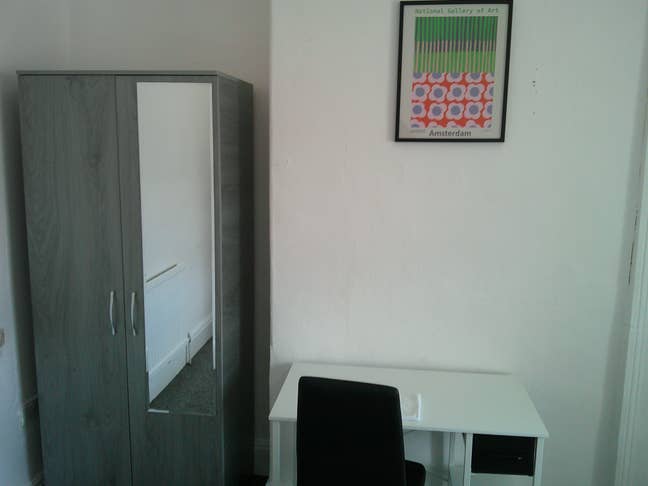 Rooms available opposite Fairfield hospital. Main Photo