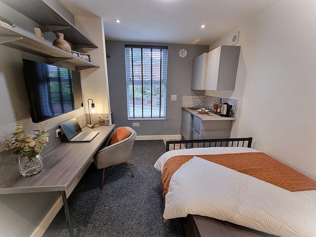 Avail Feb 2026 Bills Inc Studio Lincoln LN1 Main Photo