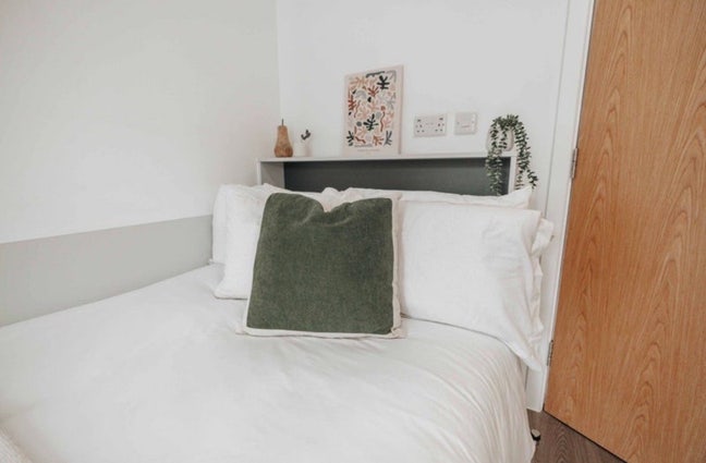 Modern Budget friendly En-suite room•Canterbury  Main Photo
