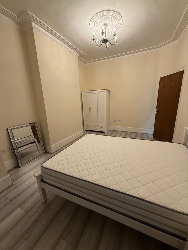 Wood Green : double room to rent  Main Photo