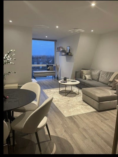 Apartment in Gated Development 1 Min to Station  Main Photo