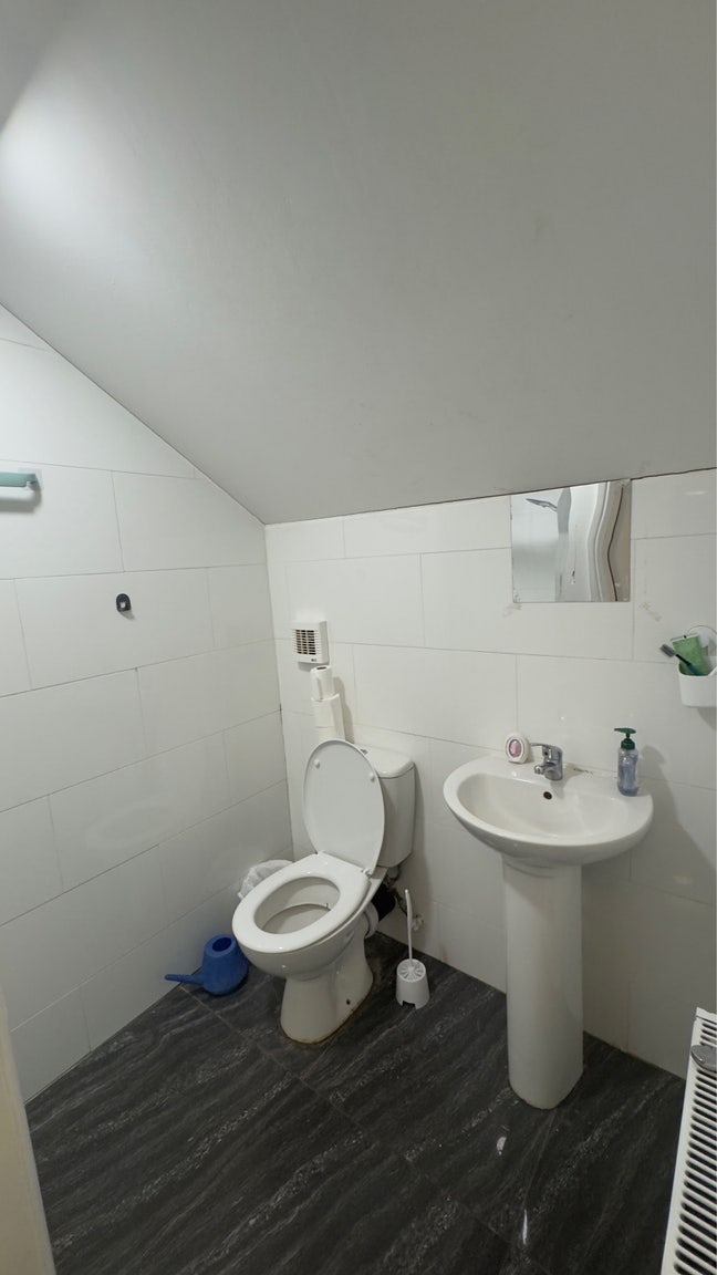 Share Room Main Photo