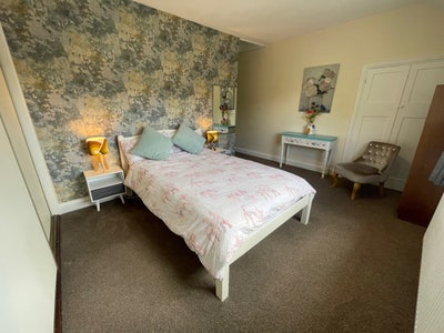 Spacious Double Room 🏡 All Bills Included!  Main Photo