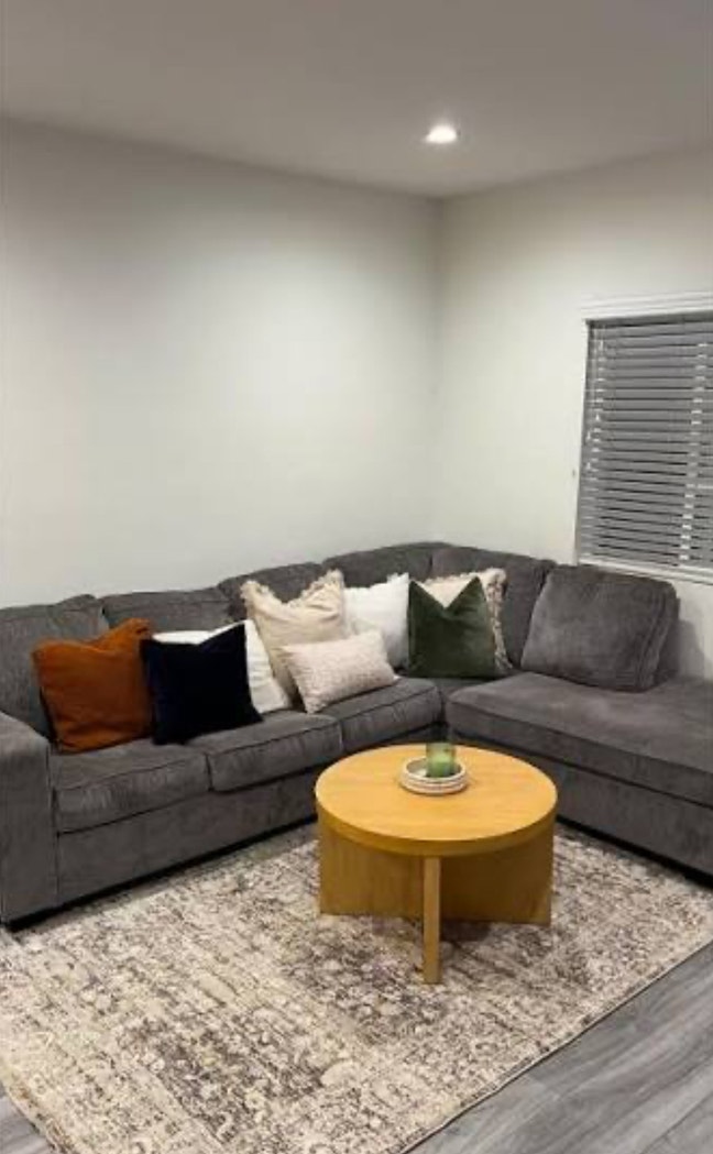 Spacious room for rent  Main Photo