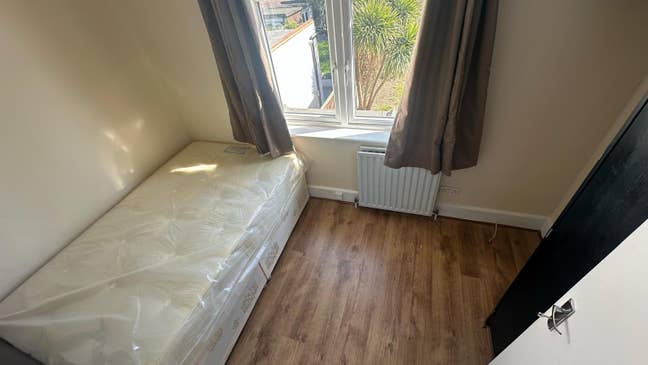 Beautiful rooms in Illford (Half Deposit🔥)  Main Photo