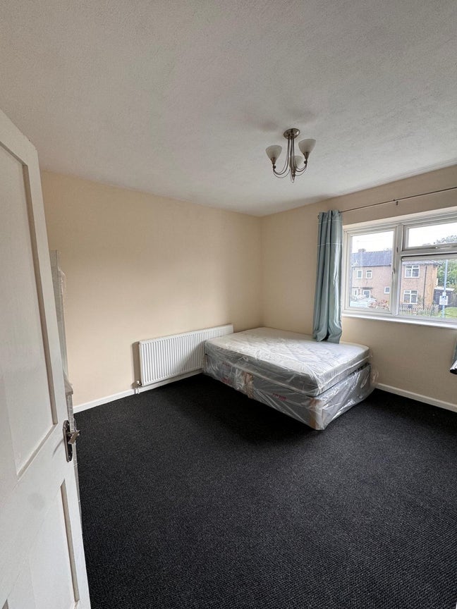 RM8 Rooms | Bills Included | Half Deposit Main Photo