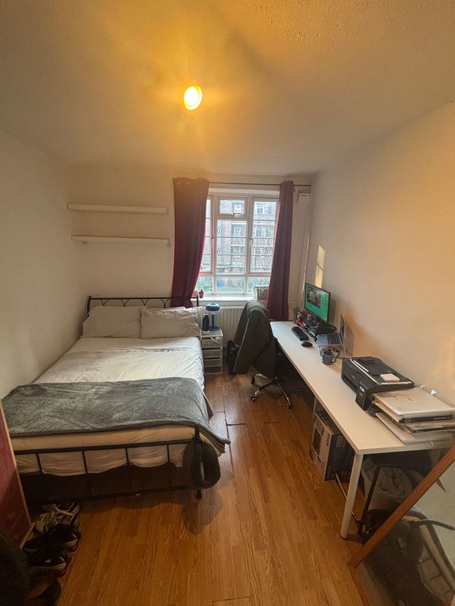 1 double room available for long term let!  Main Photo