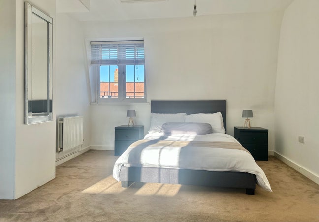 Large, Bright Room in Zone 1 , All Bills inc Main Photo