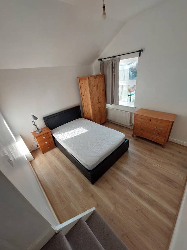 One double room available for rent in Kettering NN Main Photo