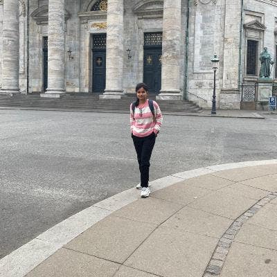 I am looking for a spareroom (ensuite preferr... Main Photo