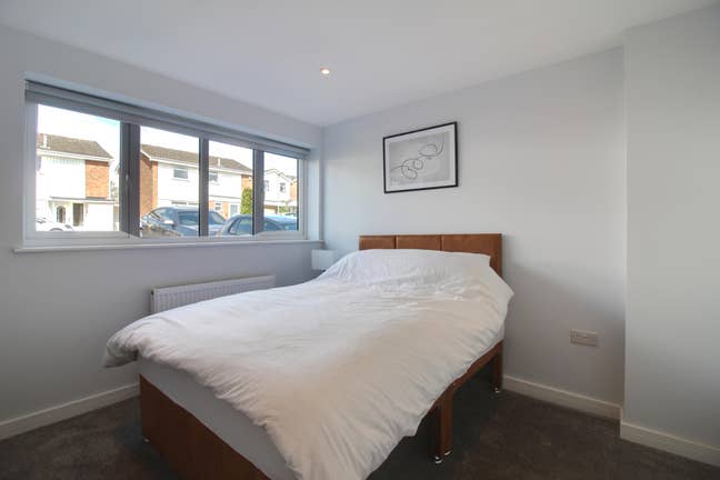 A Well Presented Double Room with an En Suite  Main Photo
