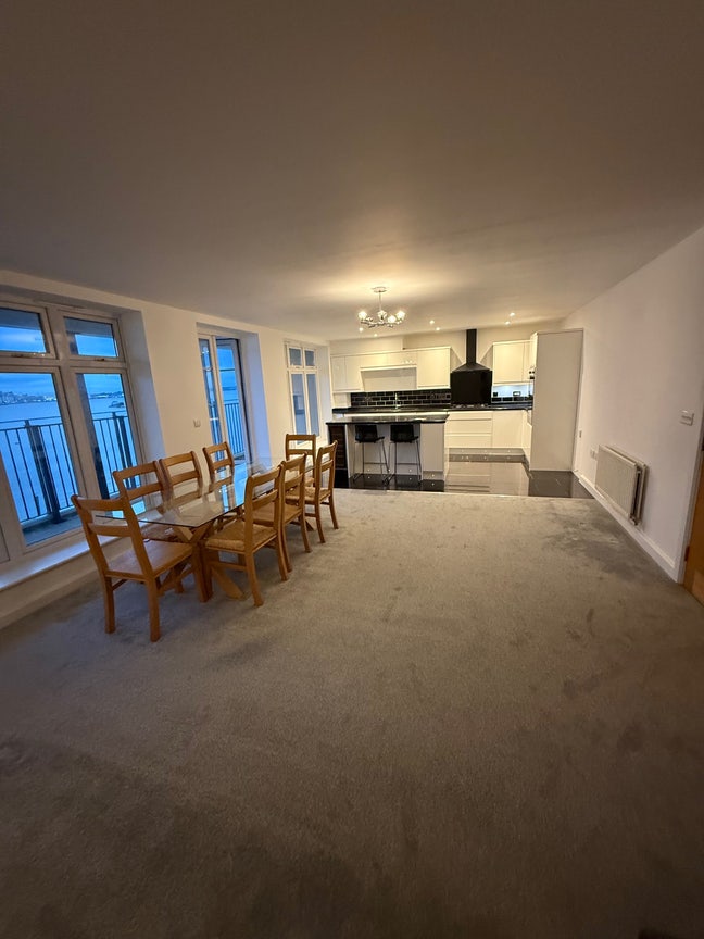 2 bedroom 2 bathroom flat  Main Photo