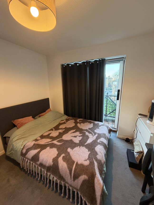 1 Cosy Double Bed in 2B1B Main Photo