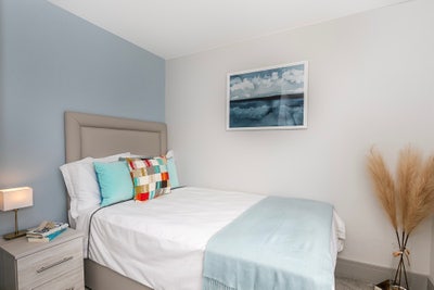 Modern, Stylish Living 💚 Main Photo