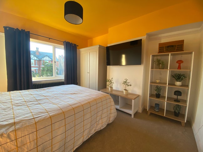 Principal bedroom in Stockport  Main Photo