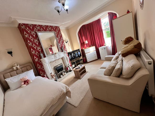 Room to LET nr VicHospital & FreeTrnsport Offered. Main Photo