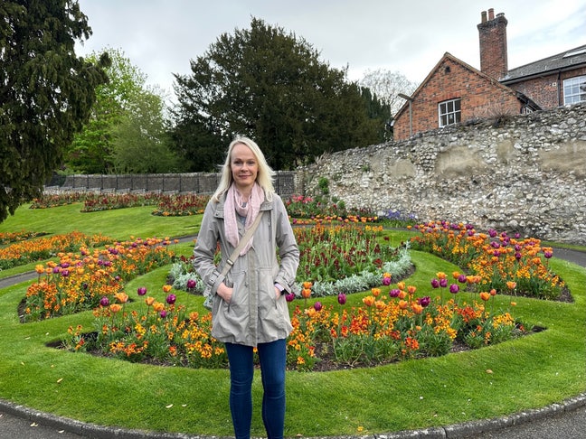 Single female looking for a spacious double room Main Photo