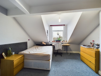 Student House Share Available Now on Borough Road  Main Photo