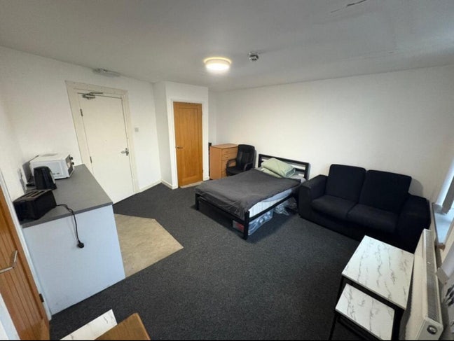 Large en suite room   Main Photo