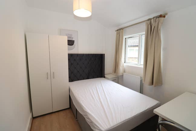 Perfect Location! 60 Sec from Hammersmith Main Photo