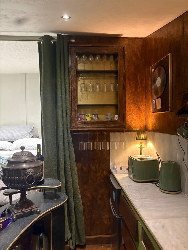 Cabin in garden available  Main Photo