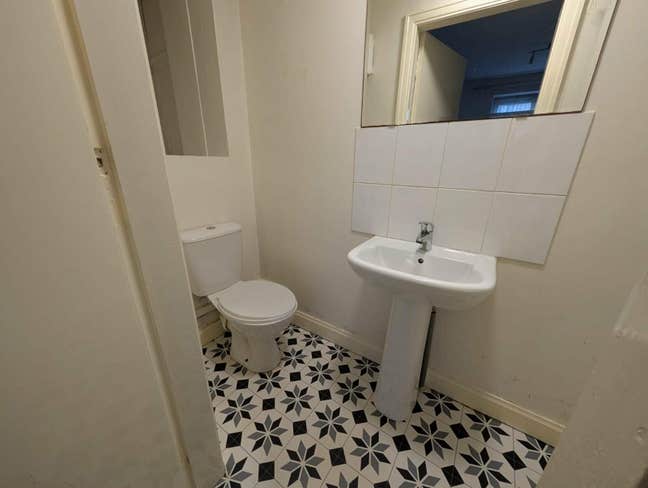 Self contained flat  Main Photo