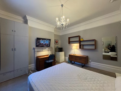 Large room close Watford Town Centre Main Photo