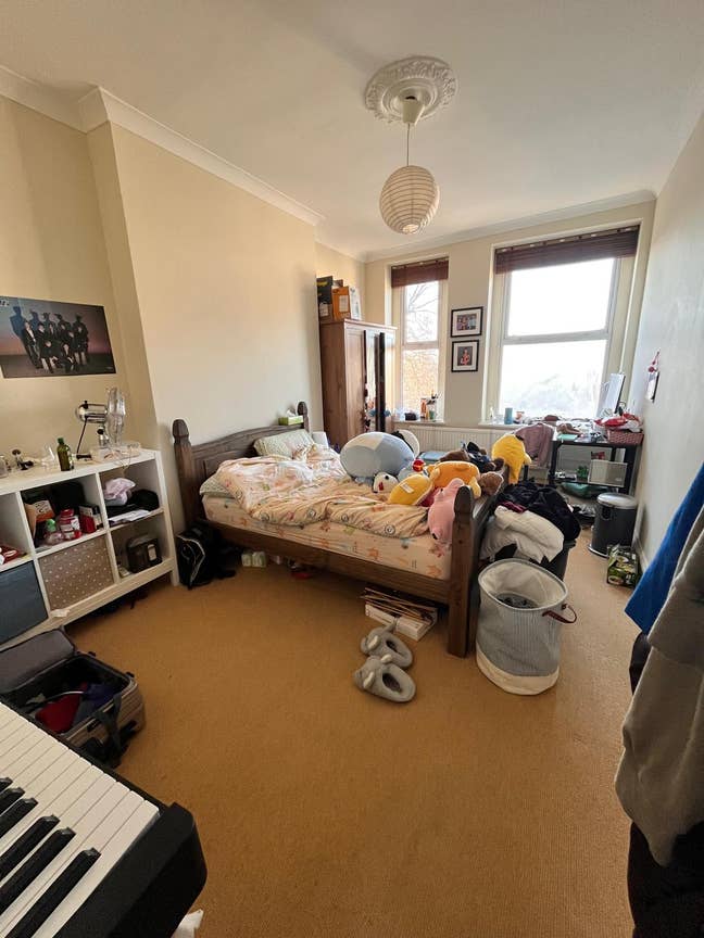 Large cozy bedroom for rent in West Kensington! Main Photo