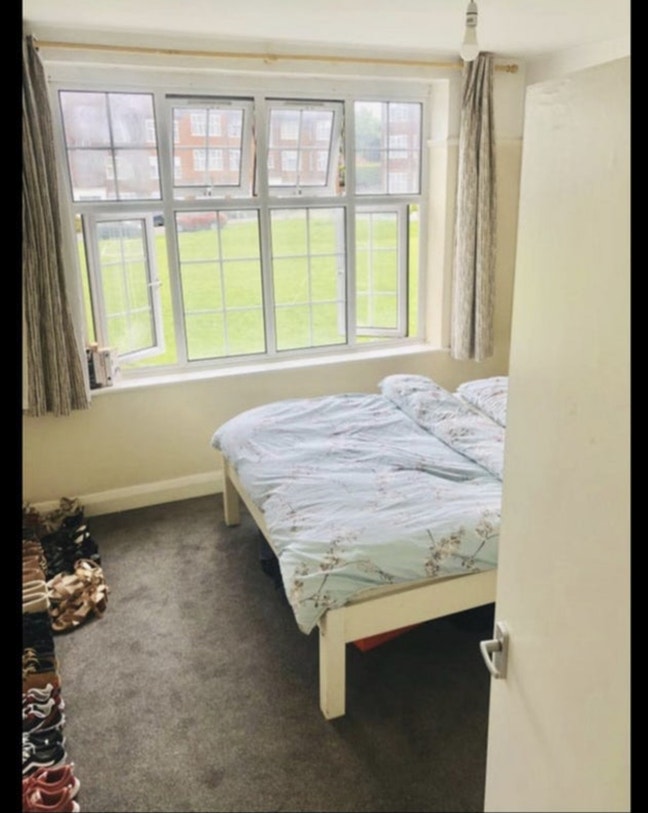 Large Double Room- &pound;730 Main Photo