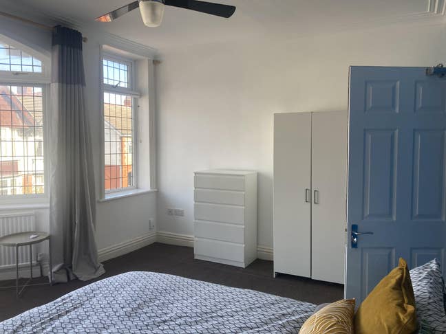 🦋 Double room close to Stanley Park Main Photo