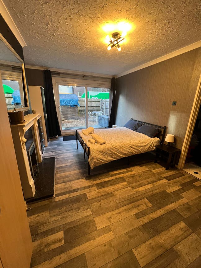 🔥 Massive Double Room * Mile End * Private Garden Main Photo