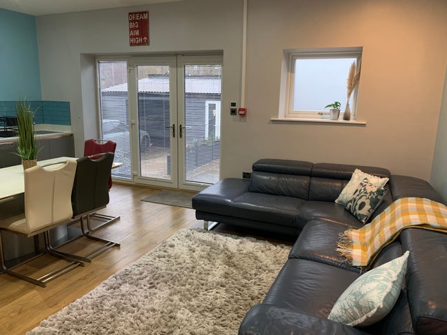 Brand new for 2026, modern stylish fully furnished Main Photo