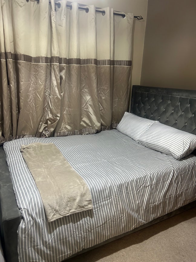 Spacious room available  Main Photo