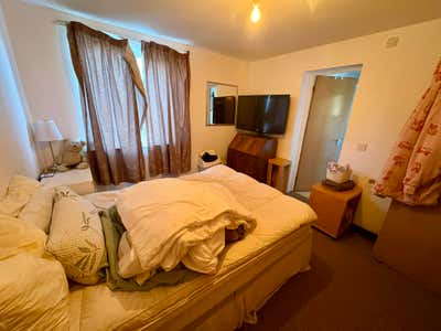 One Double Bedroom with en suite to rent  Main Photo