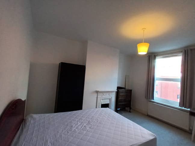 Room to rent (Hyde Park)  Main Photo