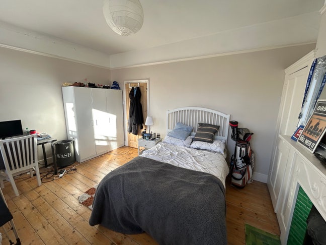 Spacious room in Tooting Broadway!! 🏠 Main Photo
