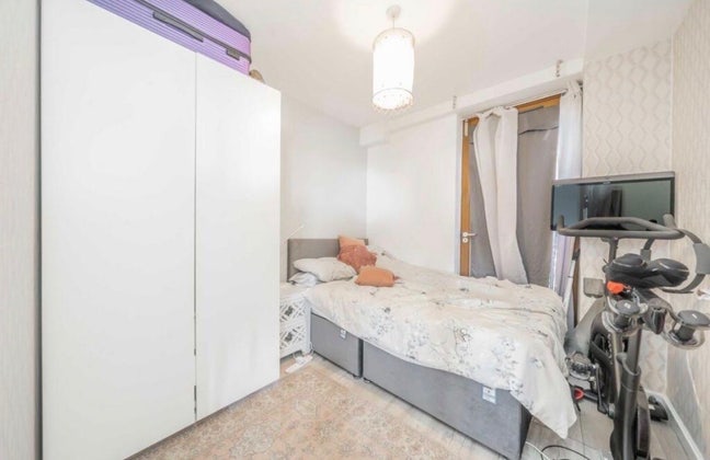 Room Available in Modern Gated Apartment- Zone 2 Main Photo