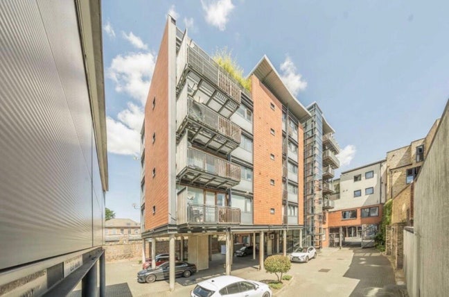 Room Available in Modern Gated Apartment- Zone 2 Main Photo