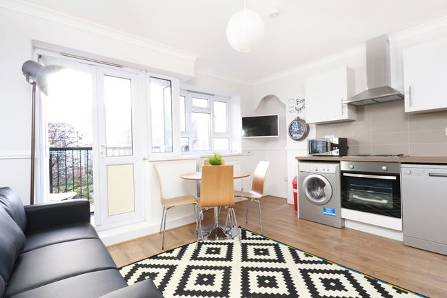 Bright Double Near Victoria Park & Mile End Main Photo