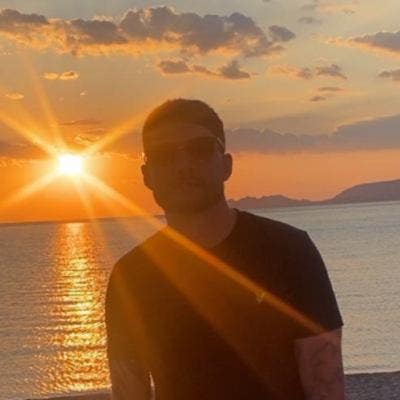 I am a professional male aged 37. I am lookin... Main Photo