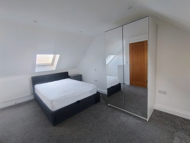 Spacious Ensuite Room in Peaceful Pagham Home Main Photo