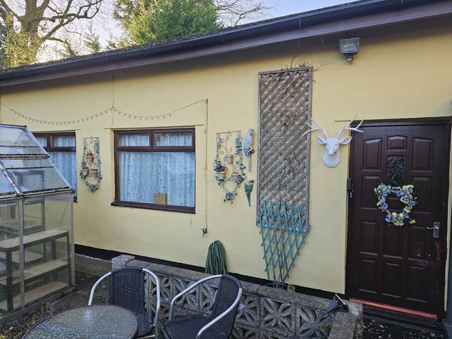 Versatile two room apartment.  Main Photo