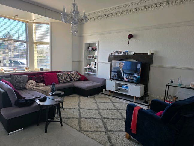 Bedroom+Bills available  Main Photo