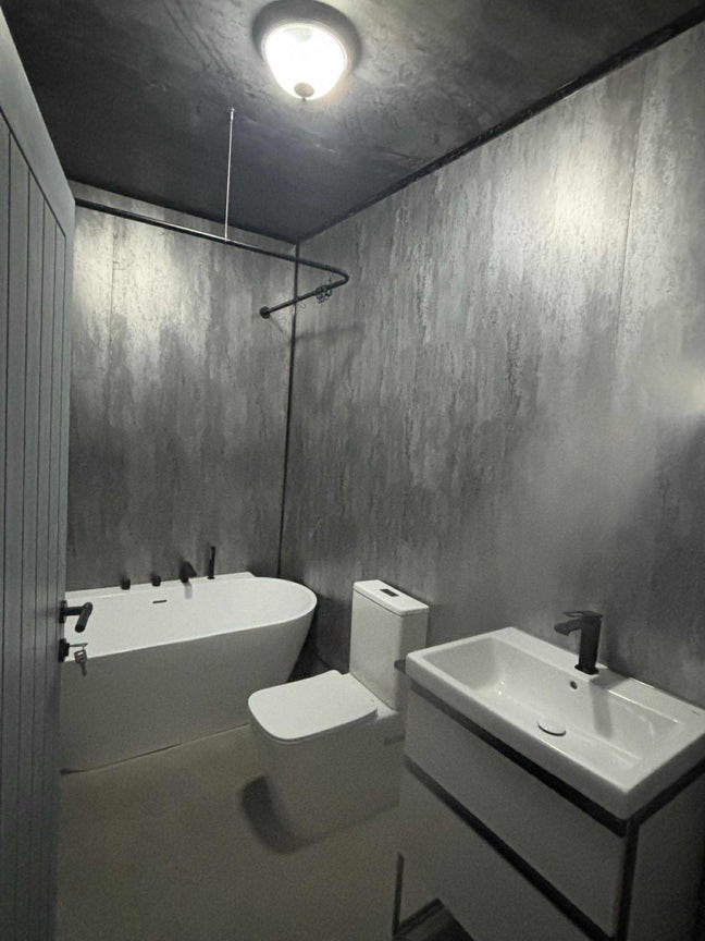 4/5 Bedroom House Fully High Spec East London Main Photo