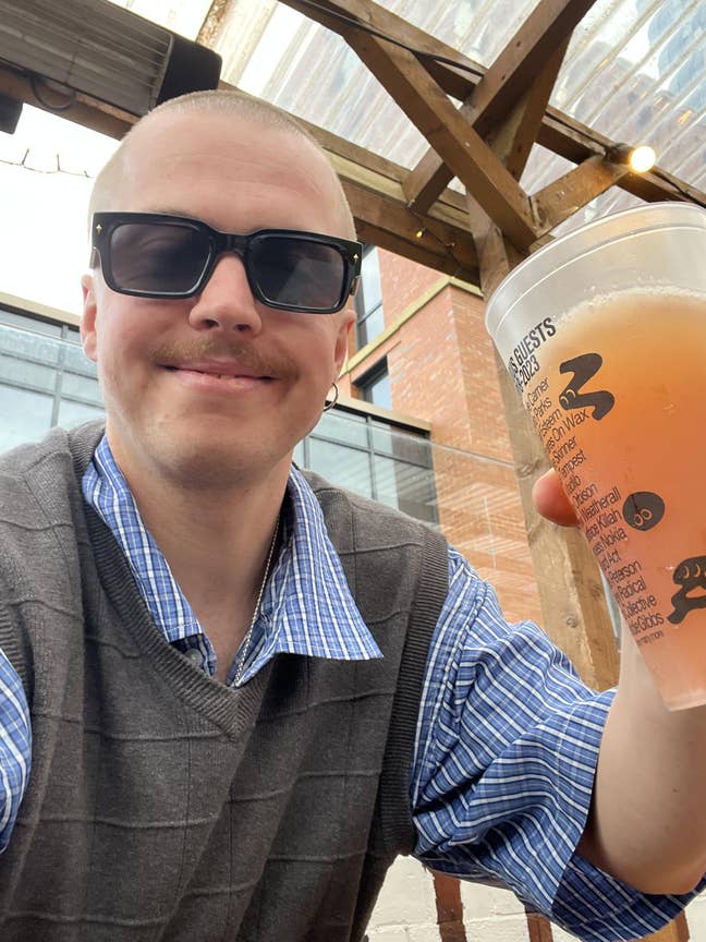 Looking for a room! Main Photo