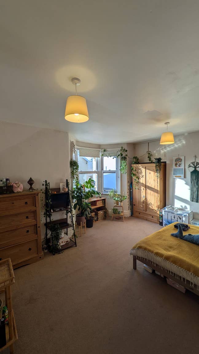 Double Bedroom in 4 Bed House share Main Photo